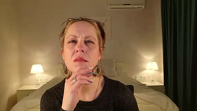 LioraWeiss: онлайн-секс-чат