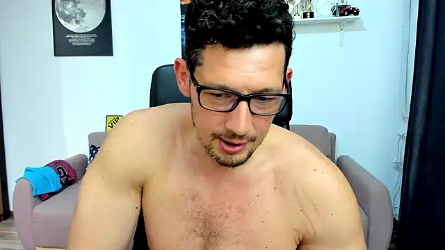 BrutusK08 লাইভ XXX চ্যাট