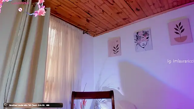 Živý XXX chat Lauraricci__