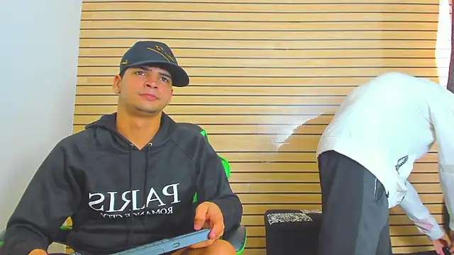 دردشة Alejandro_12314 الجنسية المباشرة