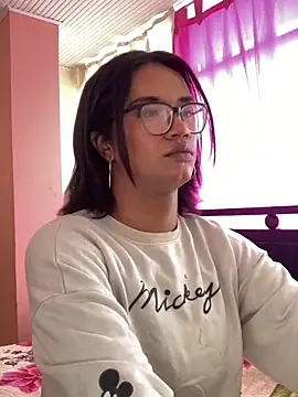 Pokazy przed kamerką – bri_horny