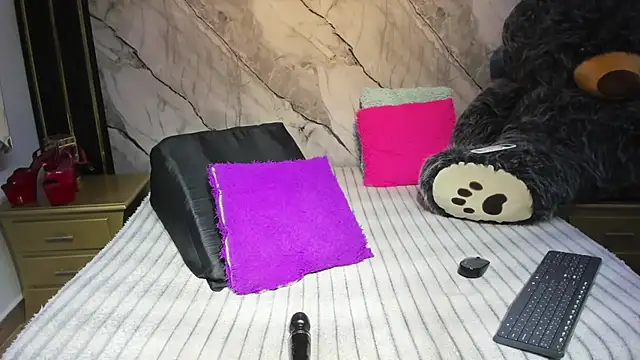 Niyirey1's Live XXX Chat