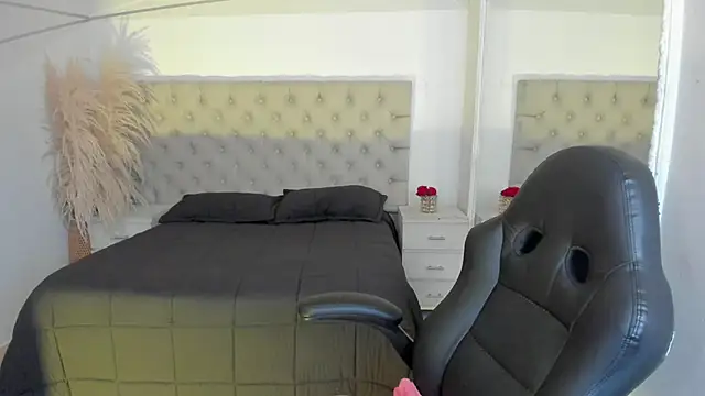 CarolineFyre's Live XXX Chat