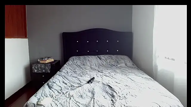 XXX chat uživo modela Emilia_1995