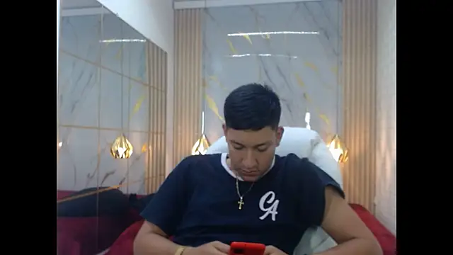 DominantBoy4 webcam show