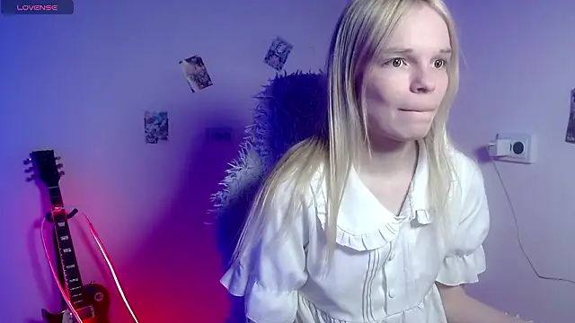 Emily_Nyaffee Pertunjukan Webcam