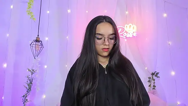 eimi_rosse18 Chat XXX live