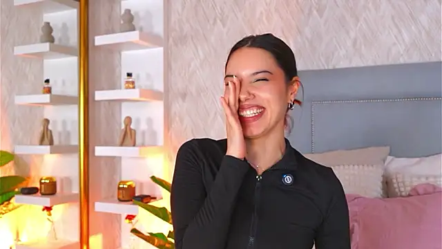 Sofy_Bradd Adlı Modelin Canlı XXX Sohbeti