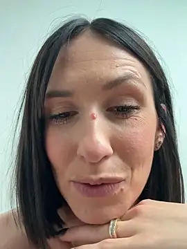 lola_tentatiion: απευθείας συνομιλία ΧΧΧ