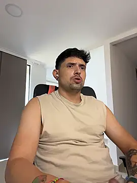 TroyeSavage: διαδικτυακό σόου στην κάμερα