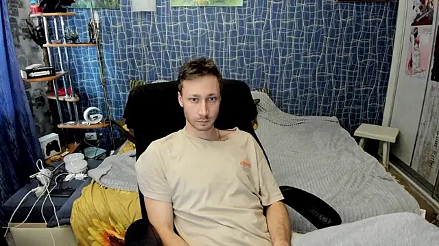 CuteBoy228 Show in webcam