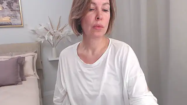 AnnyUBright Adlı Modelin Canlı XXX Sohbeti