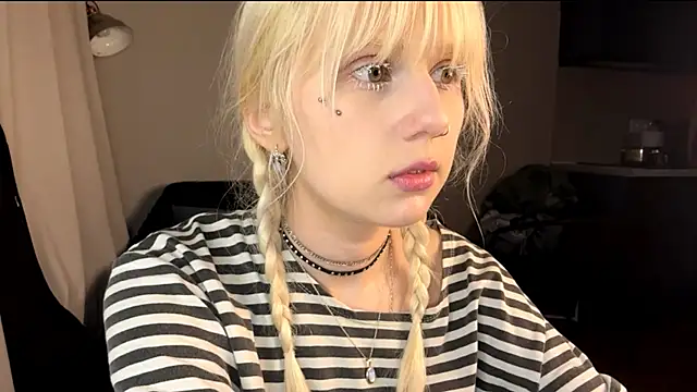 Show de DivinaSpanski na webcam