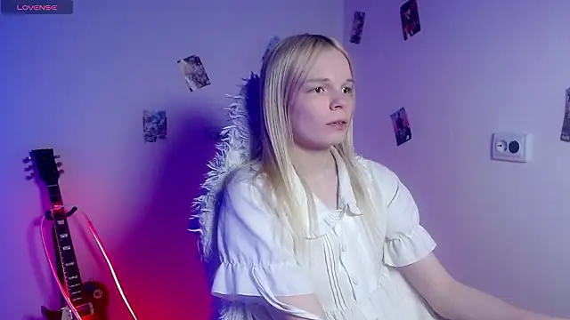 Онлайн чат XXX Emily_Nyaffee