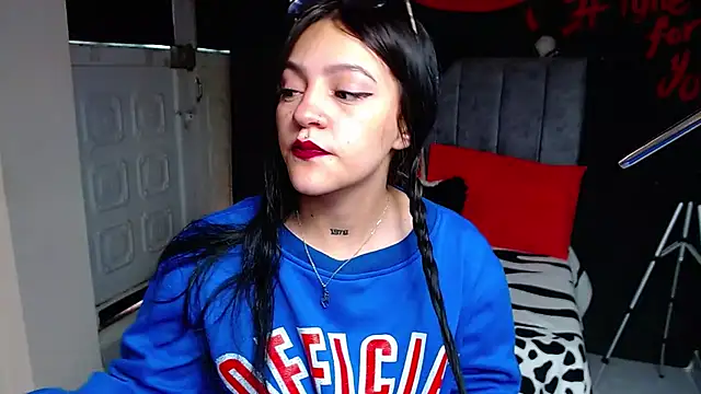 Violettasquirt Adlı Modelin Canlı XXX Sohbeti