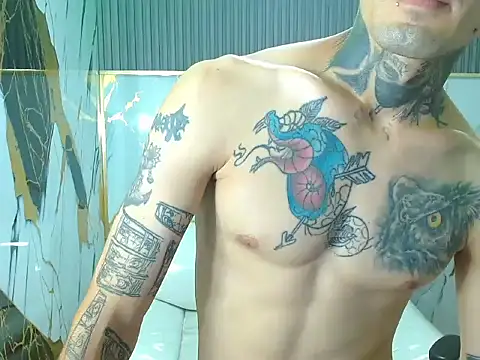 Boy_tatto77 Adlı Modelin Canlı XXX Sohbeti