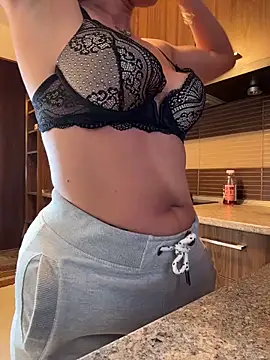 Chat XXX en directo de Hotmomcheckk_