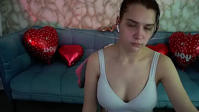 دردشة LiviaShy الجنسية المباشرة