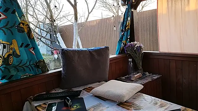 Vuitton Adlı Modelin Web Kamerası Şovu