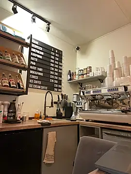 cinnabon_'s Live XXX Chat