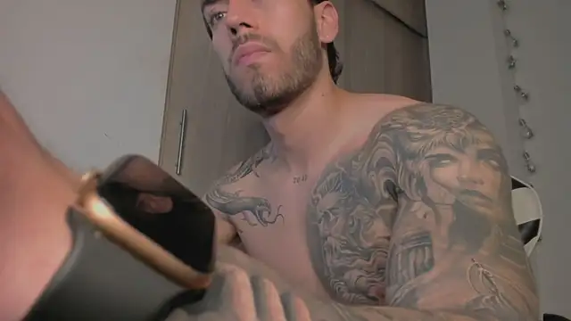 Axel__Blaze Adlı Modelin Canlı XXX Sohbeti