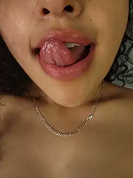 Chat XXX ao vivo de Lucy_Marin