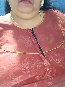 XXX chat uživo modela tamilthanushri