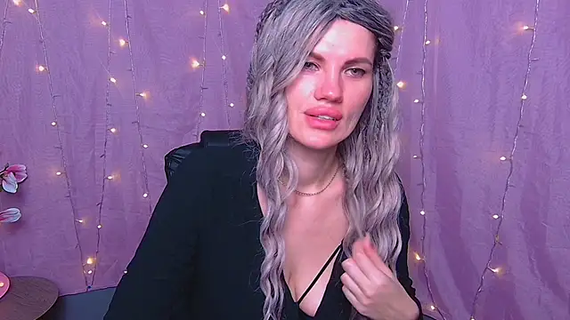 Chat +18 de MilaLoona ao vivo