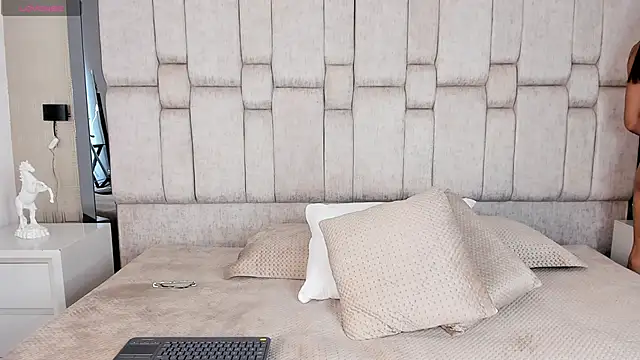 REINA_ADAHARA Webcam show