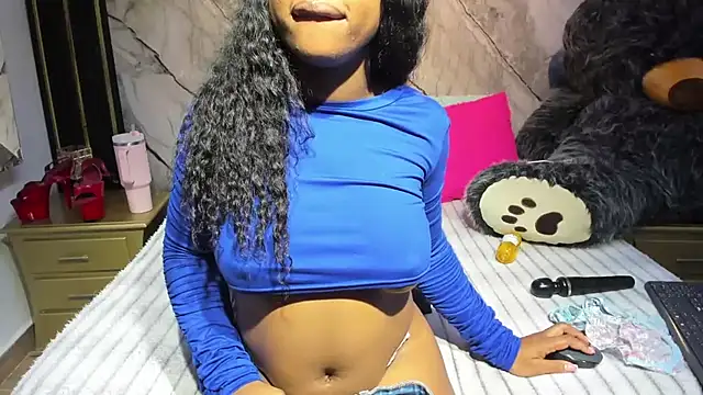 Chat +18 de Niyirey1 ao vivo