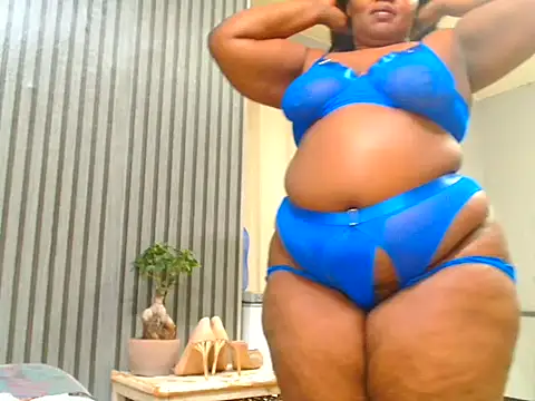 ROYALASS25 Show in webcam