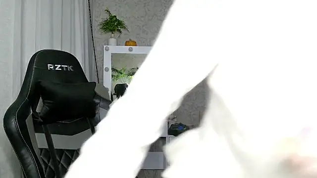 Chat +18 de Owly_NZ ao vivo