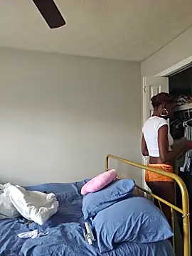 oliviaprettypussy Adlı Modelin Canlı XXX Sohbeti