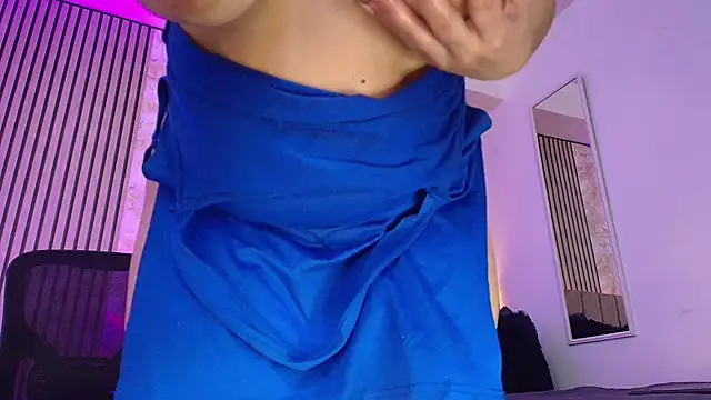 JuliRamirez élő XXX-chatje