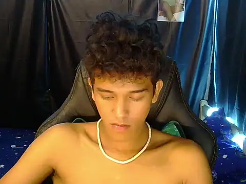 Show de hugekenbigcock na webcam