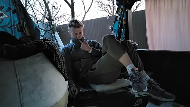 VuittonのライブXXXチャット