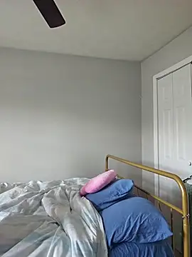 oliviaprettypussy 现场XXX聊天