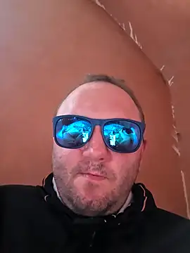 Ylidd: διαδικτυακό σόου στην κάμερα