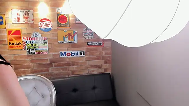 foxi_xiaomi élő XXX-chatje