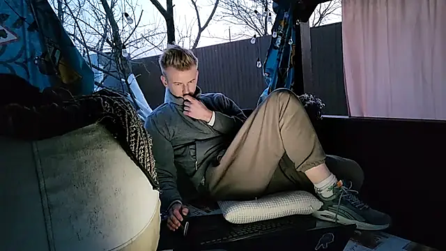 Вебкам-шоу Vuitton