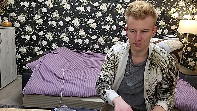 Вебкам-шоу Vuitton