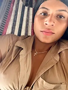 Chat +18 de Elahia__marquez ao vivo