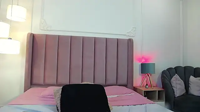 LiaTrainor live XXX chat