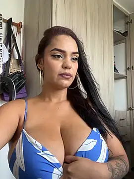 Sara-77 লাইভ XXX চ্যাট