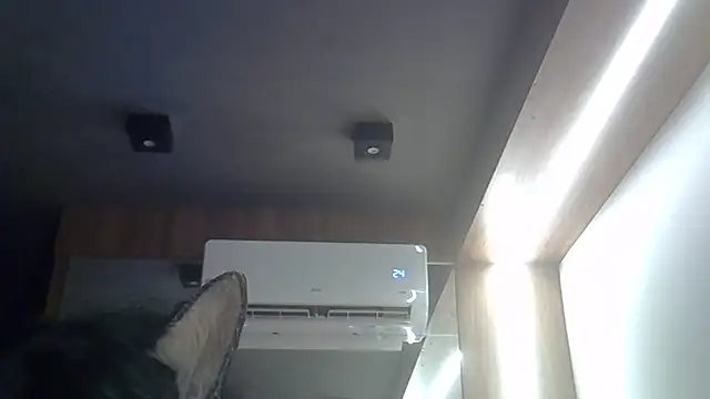 SkinnyKitten Live XXX Chat