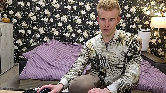 Вебкам-шоу Vuitton