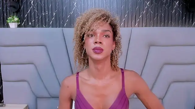 NaomiSteward Show in webcam