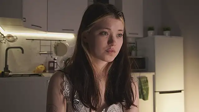 ShyAkemis élő XXX-chatje