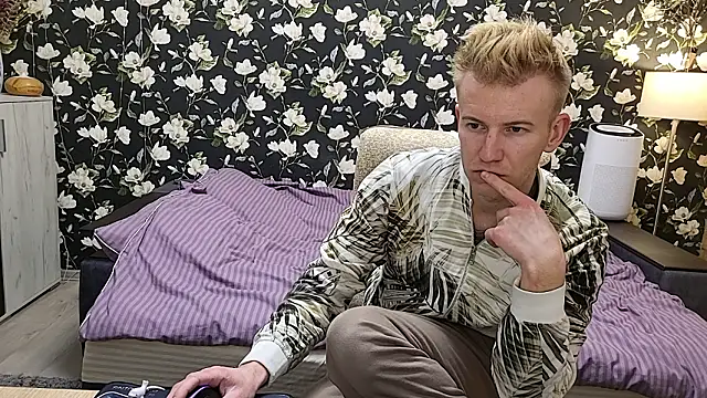 Вебкам-шоу Vuitton