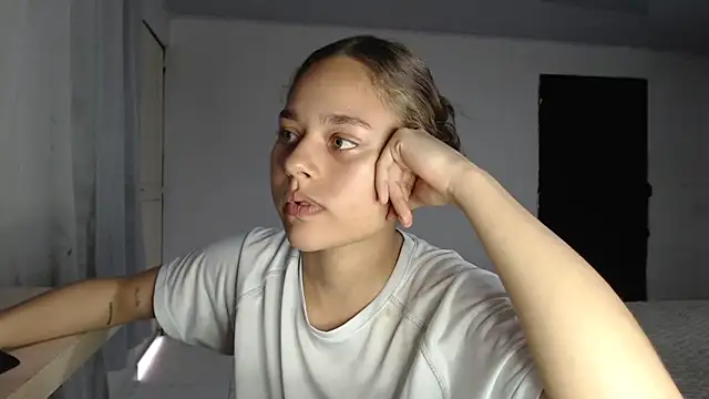 LittleCheerry69 现场XXX聊天